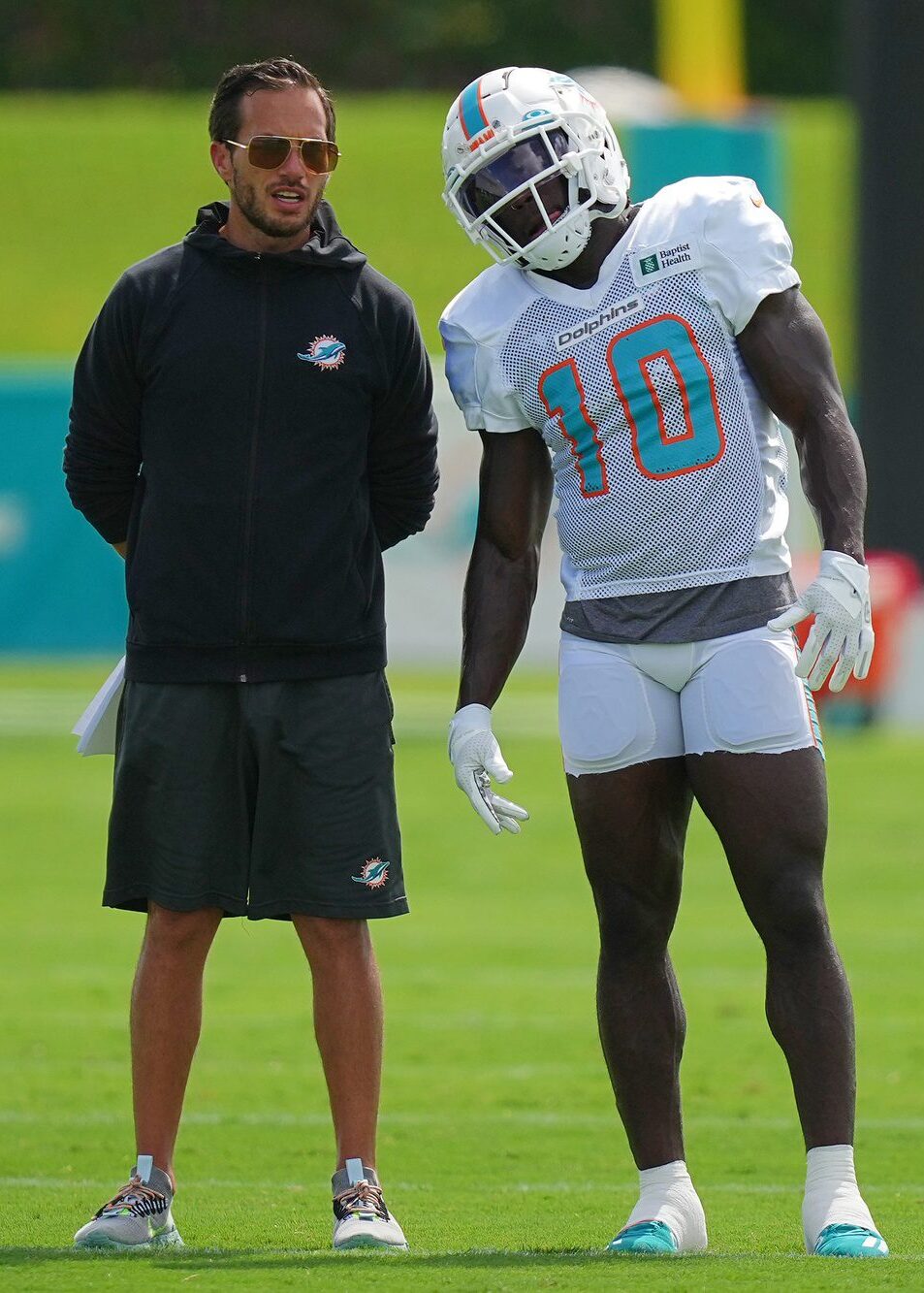 "I Wanted to Punch Coach McDaniel;" Miami Dolphins Fans See Tyreek Hill Go Off in Stream Footage 1 Miami Dolphins, Tyreek Hill, Mike McDaniel