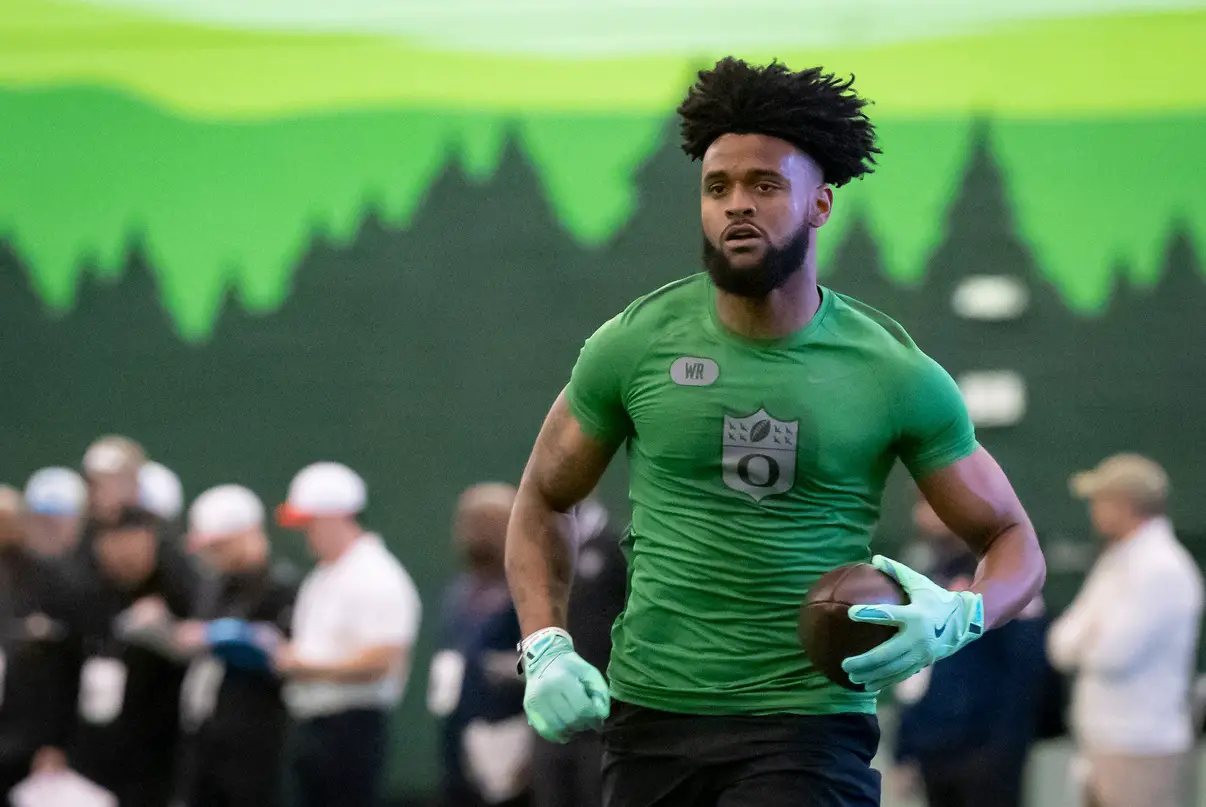 Dallas Cowboys: Potential Dak Prescott Weapon Speaks Out on Feeling 'Disrespected' 2 Oregon wide receiver Traeshon Holden