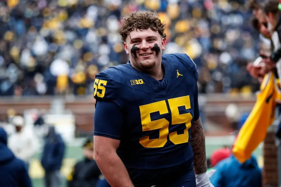 Browns bet on Mason Graham despite weight concerns 2 Blue Team defensive lineman Mason Graham (55) walks up the tunnel for halftime during the spring game at Michigan Stadium in Ann Arbor on Saturday, April 20, 2024.
