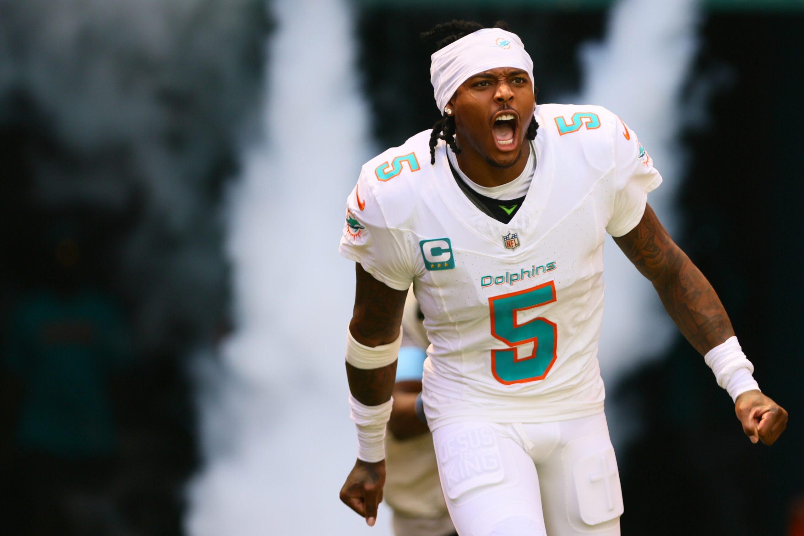 LOOK: Jalen Ramsey Gets Needled Boasting New Full-Leg Tattoo Boosting His 'Greatness' 1 Jalen Ramsey