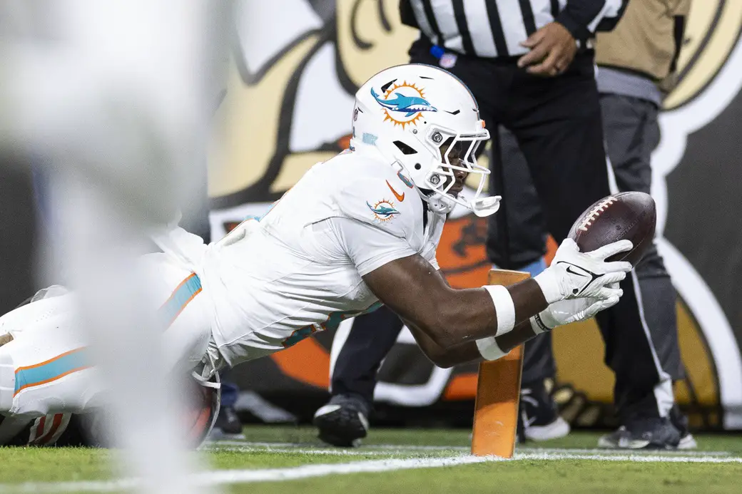 Pittsburgh Steelers: Jonnu Smith Trade Pursuit is Back on After Brutal Injury in OTAs 2 Miami Dolphins, Jonnu Smith