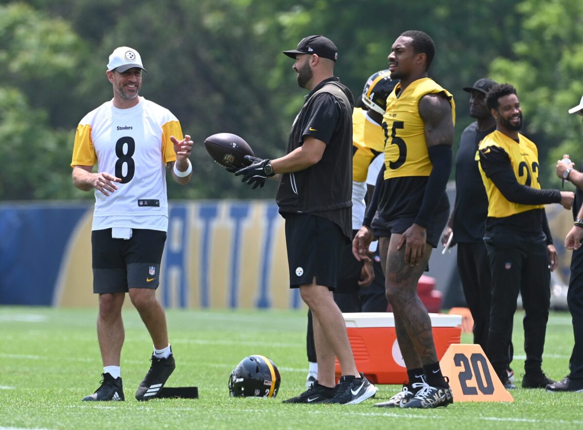"I Can't Stand It" Aaron Rodgers Announces Massive Complaint After Joining Steelers (Report) 3 Jun 10, 2025; Pittsburgh, PA, USA; Pittsburgh Steelers quarterback Aaron Rodgers (8) gets the ball during minicamp at their South Side facility. Mandatory Credit: Philip G. Pavely-Imagn Images
