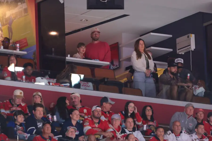 "Be Better NHL": NHL Fans React To Viral Photo Of Kansas City Chiefs Travis Kelce With Wayne Gretzky and Taylor Swift At Stanley Cup Final 1 USATSI 26435727 168400517 lowres