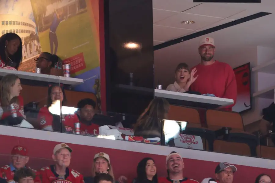"Be Better NHL": NHL Fans React To Viral Photo Of Kansas City Chiefs Travis Kelce With Wayne Gretzky and Taylor Swift At Stanley Cup Final 2 USATSI 26435729 168400517 lowres