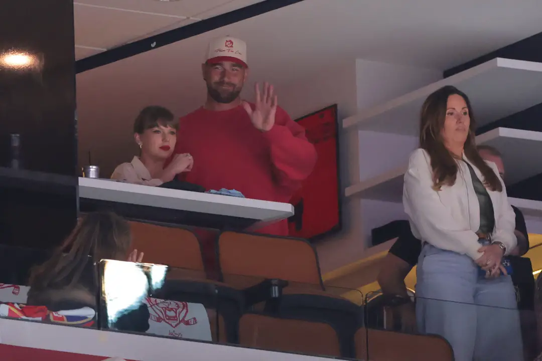 Fans Can’t Get Enough of Taylor Swift's Reaction to Sam Reinhart's Goal in Panthers-Oilers 1 Taylor Swift, Travis Kelce