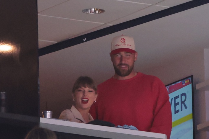 Fans Can’t Get Enough of Taylor Swift's Reaction to Sam Reinhart's Goal in Panthers-Oilers 2 Taylor Swift, Travis Kelce