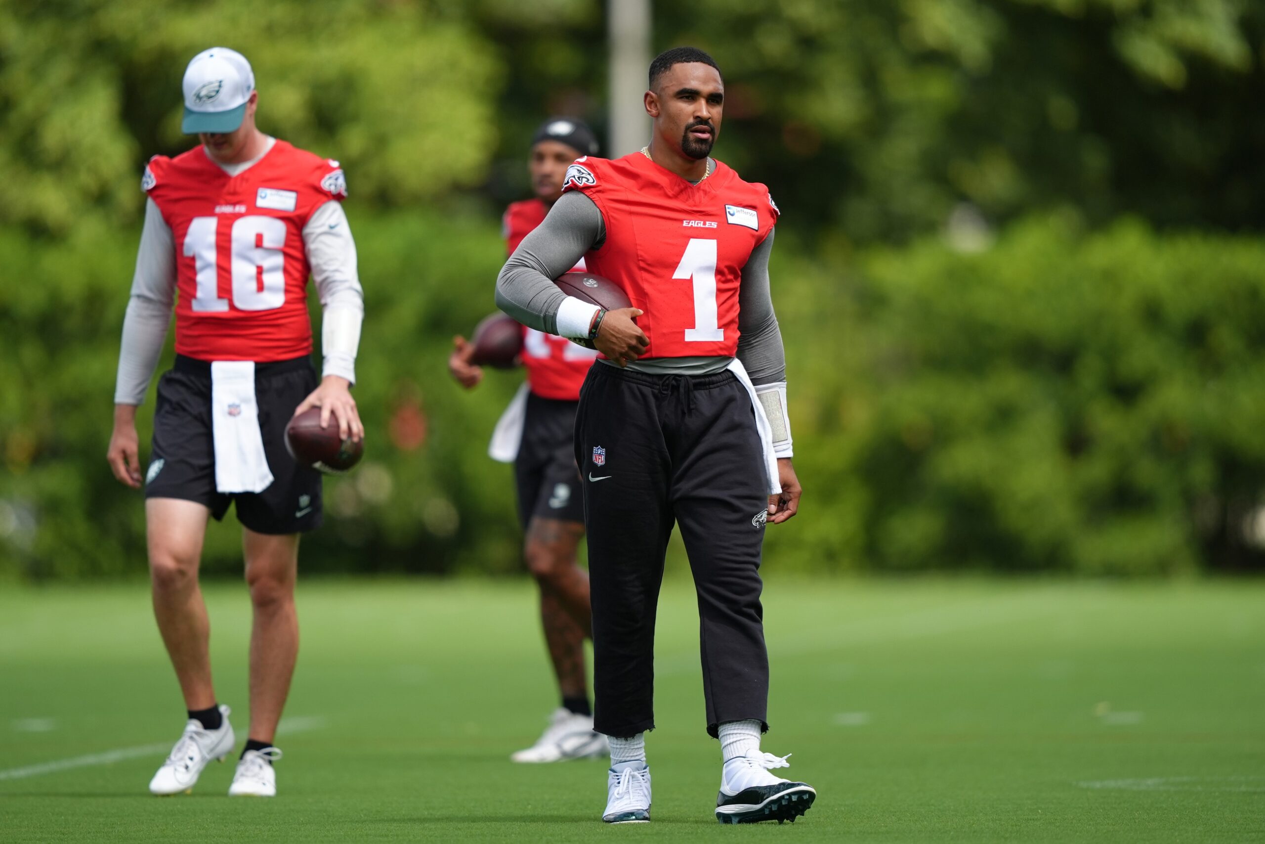 "Are You Kidding Me?" Eagles Star QB Jalen Hurts Signs Unbelievable Contract (Breaking) 1 Jun 10, 2025; Philadelphia, PA, USA; Philadelphia Eagles quarterback Jalen Hurts (1) looks on during a practice drill at NovaCare Complex. Mandatory Credit: Kyle Ross-Imagn Images