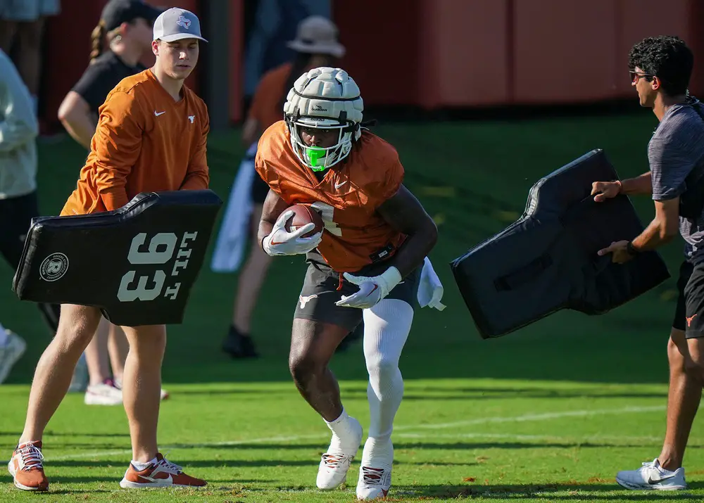 "We've Got to be Smart": Texas Longhorns 5-Star RB Gets Major Update 2 Texas Longhorns, CJ Baxter