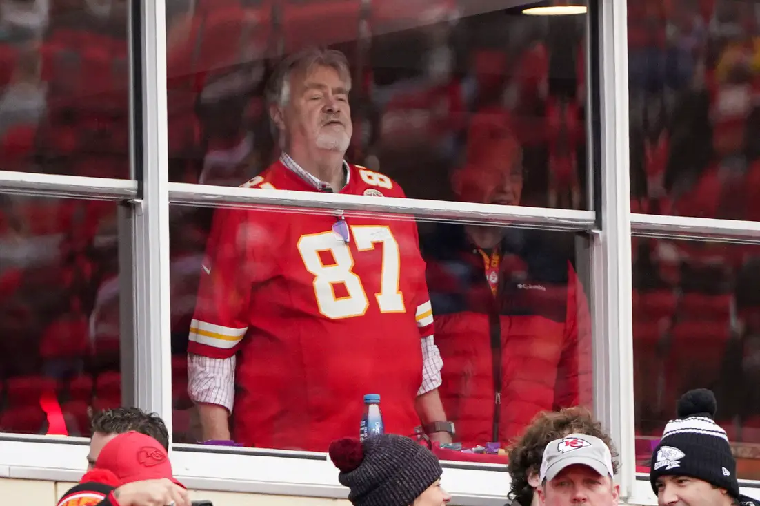 REPORT: Travis Kelce's Dad Ed Suffers Tragic Loss As Longtime GF Maureen Maguire Dies 1 Ed Kelce