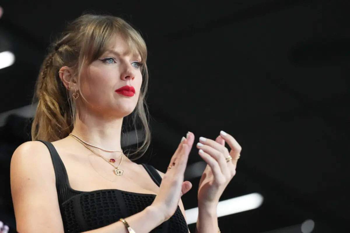 "Travis Was 100% Gonna Propose": Taylor Swift Used In Savage Antonio Brown Jab At Travis Kelce After Chiefs’ Ugly Eagles Super Bowl Loss 1 Feb 11, 2024; Paradise, Nevada, USA; Recording artist Taylor Swift reacts during the first quarter of Super Bowl LVIII between Kansas City Chiefs and San Francisco 49ers at Allegiant Stadium. Mandatory Credit: Joe Camporeale-USA TODAY Sports