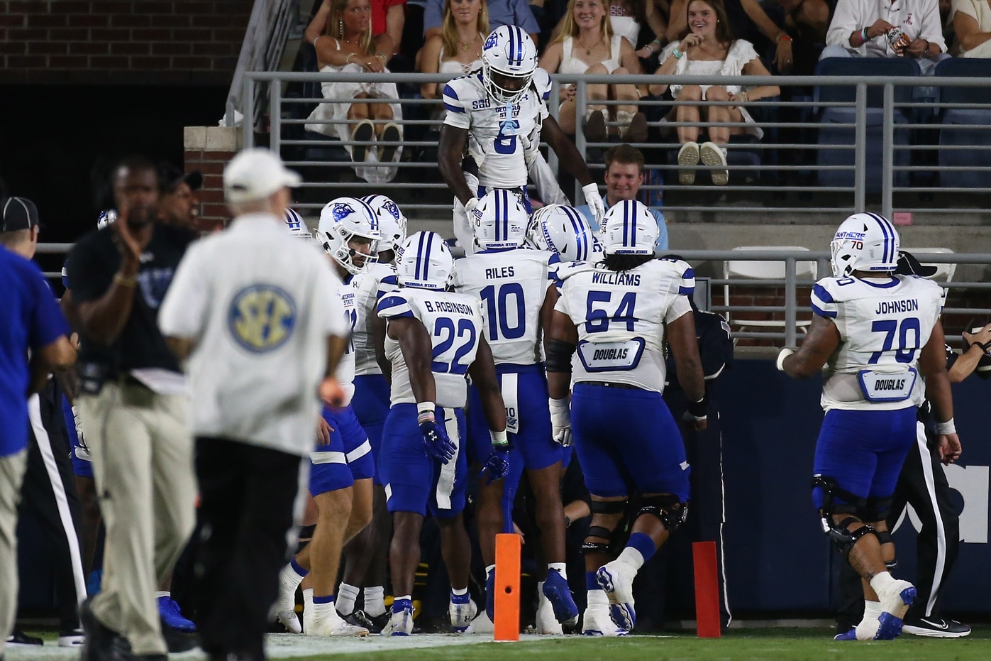 "He Threw It In The Crowd" College Football Star Rips Chain Off Opponent In Disturbing Assault, Victim Refuses To Press Charges 3 Aug 30, 2025; Oxford, Mississippi, USA; Georgia State Panthers defensive back Tyler Scott (5) is lifted by teammates after scoring a touchdown during the second quarter against the Mississippi Rebels at Vaught-Hemingway Stadium. Mandatory Credit: Petre Thomas-Imagn Images