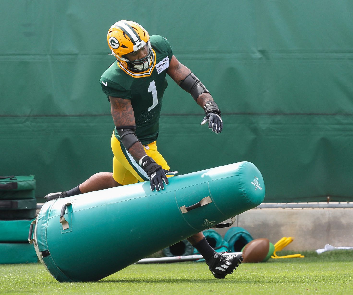 Micah Parsons' Impact on the Packers' Elite Defense 2 Green Bay Packers defensive end Micah Parsons (1) runs through a drill during practice on Wednesday, September 3, 2025, at Clarke Hinkle Field in Ashwaubenon, Wis. Tork Mason/USA TODAY NETWORK-Wisconsin
