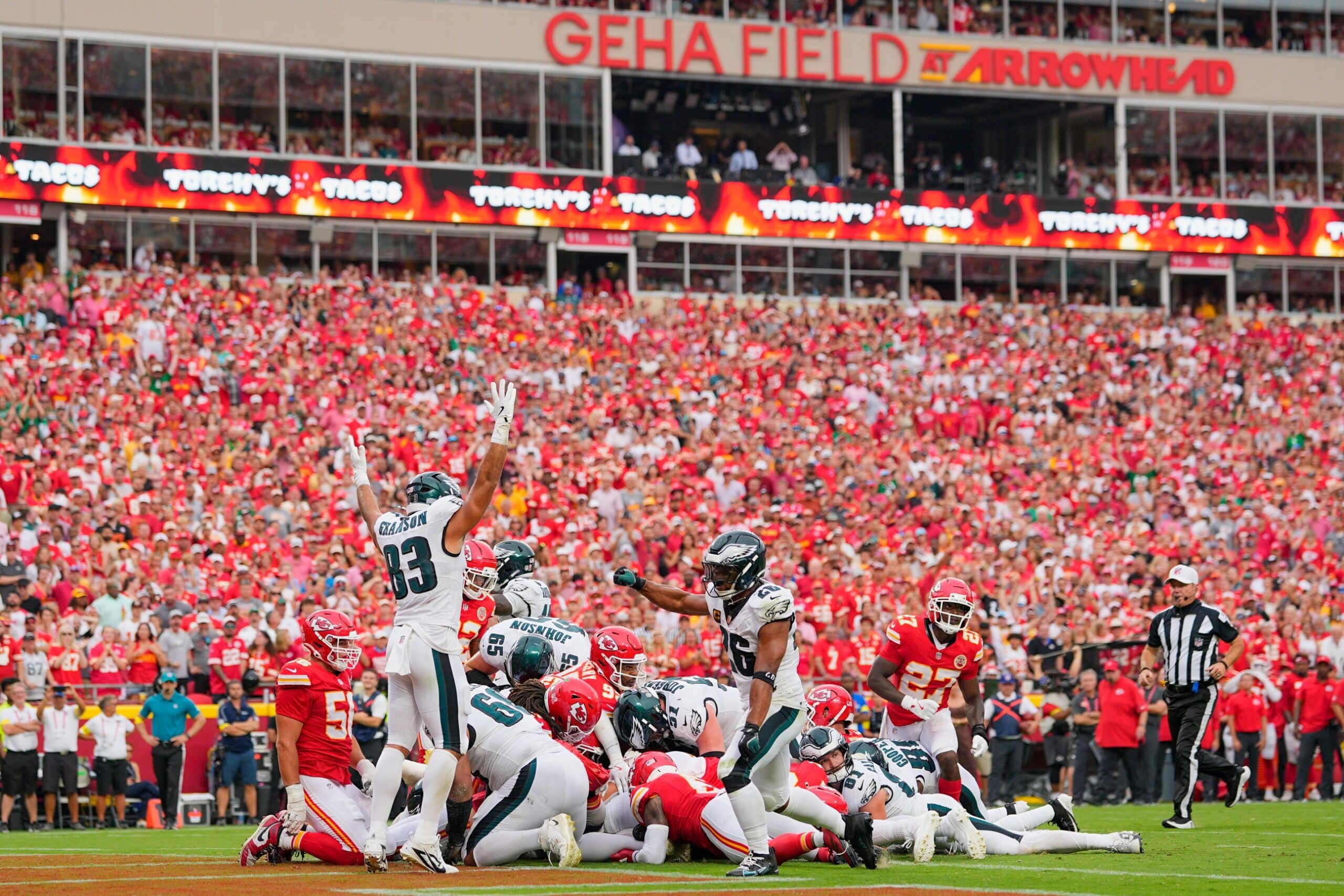 "I Can't Believe He Said That" In Victory Formation, Eagles' Jalen Hurts Lashes Out At Chiefs' Star On Hot Mic 2 "I Can't Believe He Said That" In Victory Formation, Eagles' Jalen Hurts Lashes Out At Chiefs' Star On Hot Mic - Gridiron Heroics