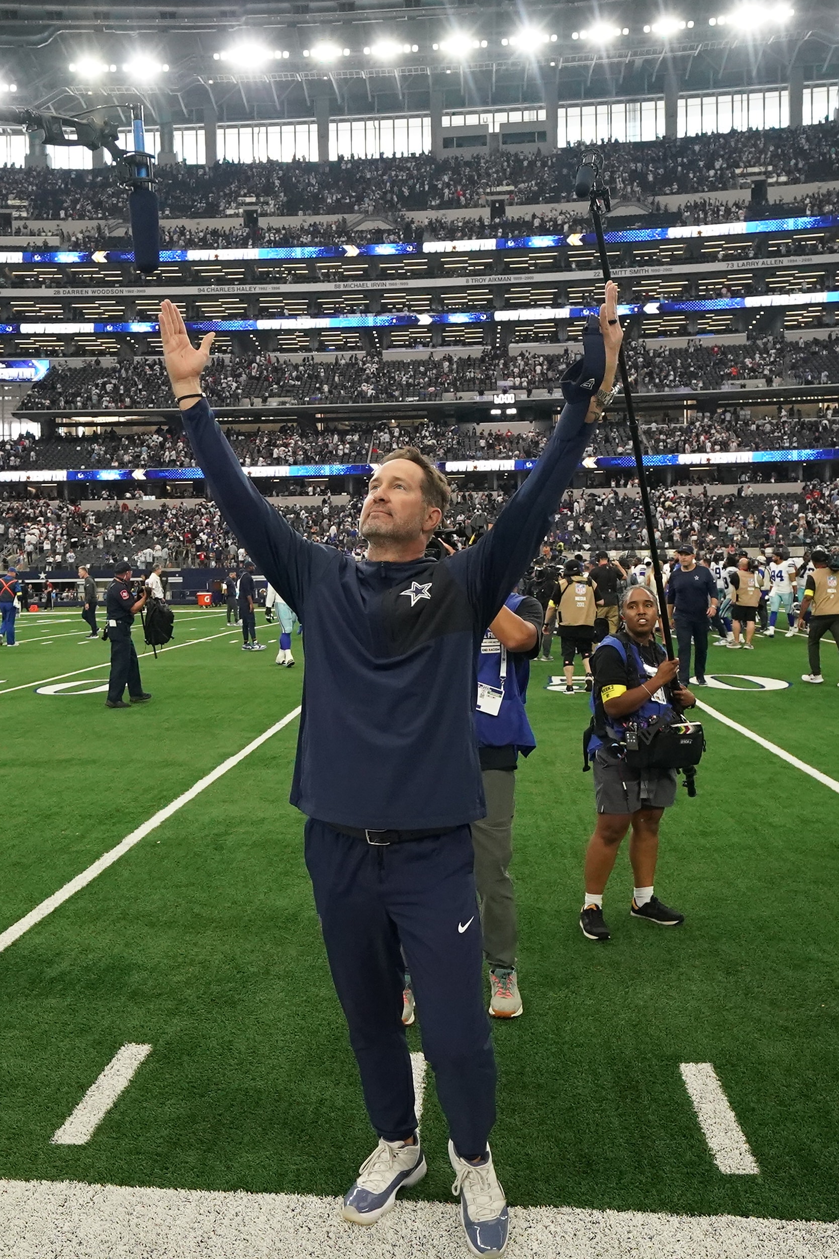 Sep 14, 2025; Arlington, Texas, USA; Dallas Cowboys head coach Brian Schottenheimer gestures to fans after the game against the New York Giants at AT&T Stadium. Mandatory Credit: Raymond Carlin III-Imagn Images