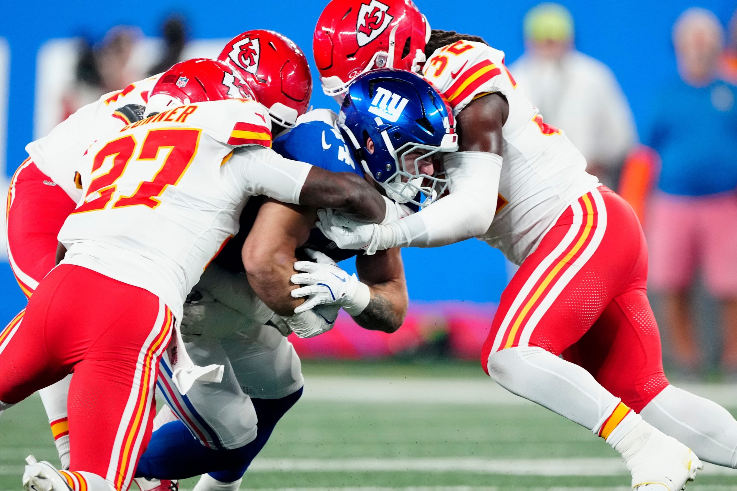"Oh My God" Giants' Cam Skattebo Sees Girlfriend Go Insanely Viral Vs Chiefs On Sunday Night Football - Gridiron Heroics