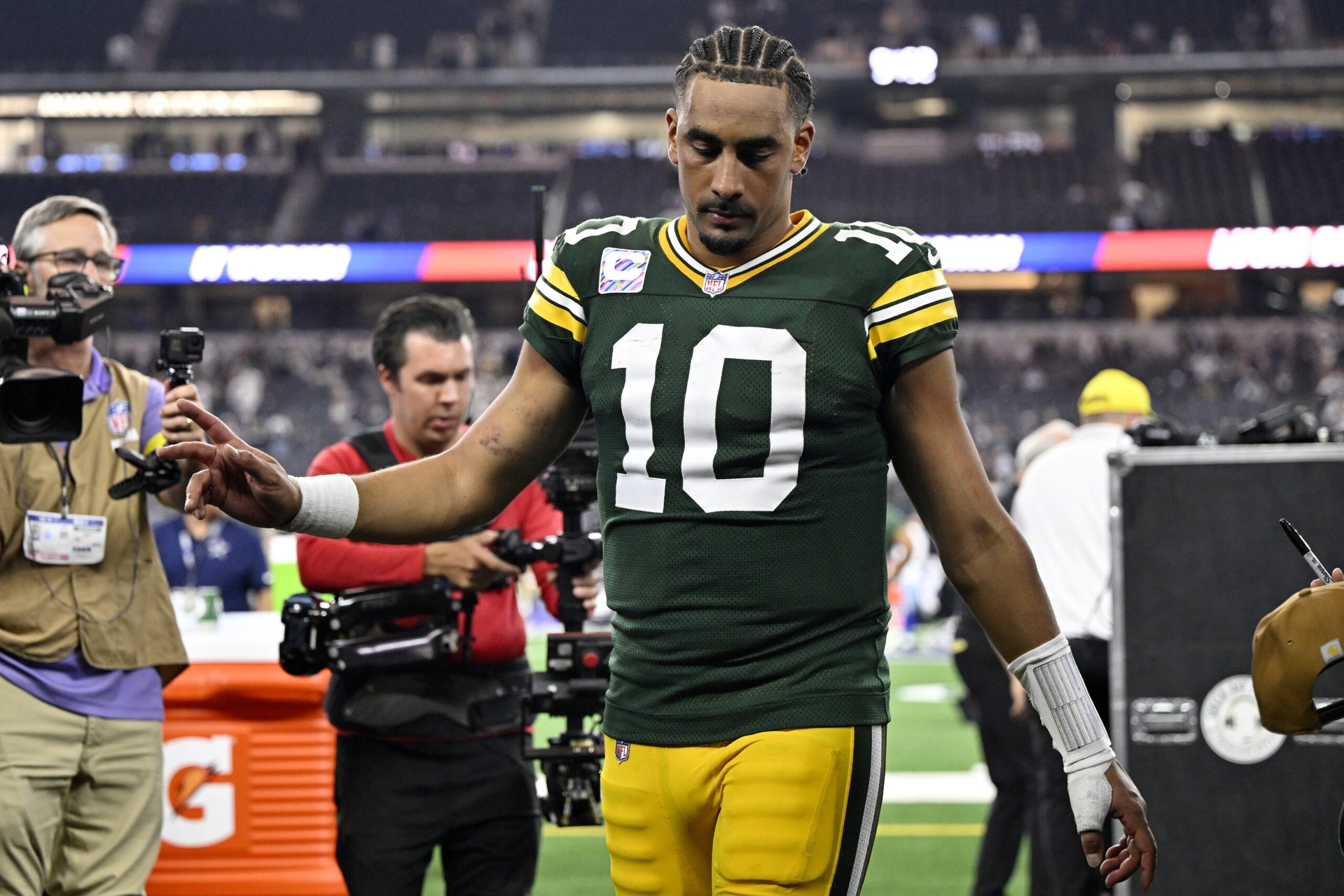 Sep 28, 2025; Arlington, Texas, USA; Green Bay Packers quarterback Jordan Love (10) leaves the field after the game ended in a tie at AT&T Stadium. Mandatory Credit: Jerome Miron-Imagn Images