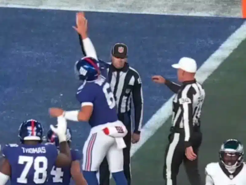 “He’s Already Better Than Jalen Hurts”: Jaxson Dart’s Ref High-Five After New York Giants TD Has NFL Fans Losing It 1 Jaxson Dart High-Fives Referee After New York Giants' Controversial Goal-Line Call Gets Overturned