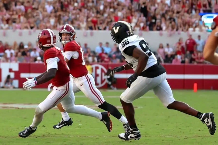 Is Alabama The Favorite To Win The SEC? USATSI 27248922 168400517 lowres