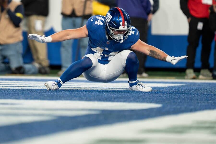 “This Is Our Gronk”: Giants Fans React as Cam Skattebo Rips His Shirt New York Giants running back Cam Skattebo (44) celebrates after scoring a touchdown during a Thursday Night Football game between the New York Giants and the Philadelphia Eagles at MetLife Stadium in East Rutherford on Oct. 9, 2025.