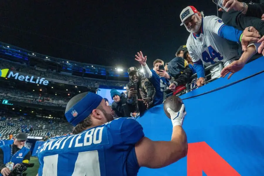 Video of Cam Skattebo Ripping Off His Shirt After Giants Beat The Eagles Goes Viral (Watch) New York Giants running back Cam Skattebo (44) gives a game ball to his father, Leonard Skattebo, after winning a Thursday Night Football game between the New York Giants and the Philadelphia Eagles at MetLife Stadium in East Rutherford on Oct. 9, 2025. © Julian Leshay Guadalupe/NorthJersey.com / USA TODAY NETWORK via Imagn Images