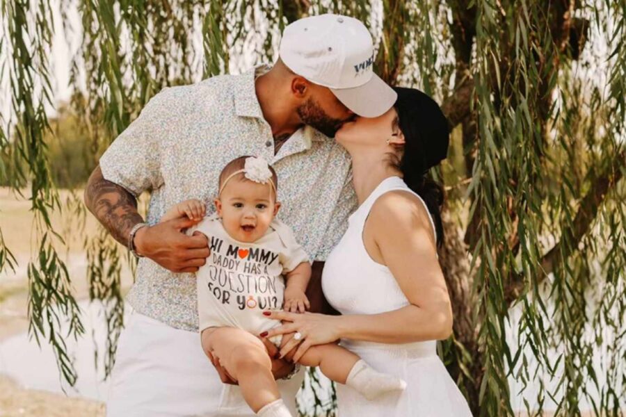 “Hot Mom Alert!”: Dak Prescott’s Fiancée Captured Fans’ Attention With Thrilling Reaction to Cowboys’ Dramatic Win Over Eagles (Credit : Dak Prescott/Instagram)