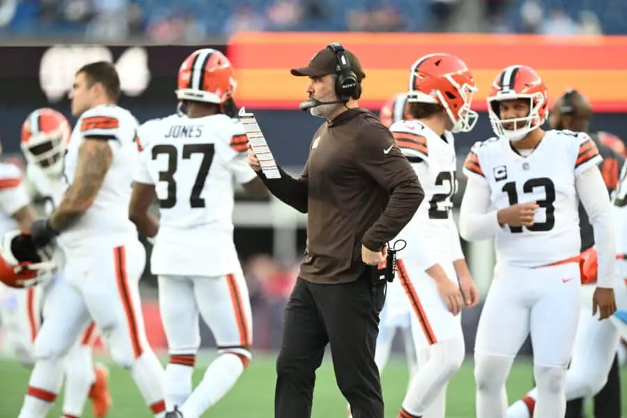 “What a Clown”: Cleveland Browns Fans Explode Over HC Kevin Stefanski Giving Up Play Calling Duties To Tommy Rees Cleveland Browns Kevin Stefanski