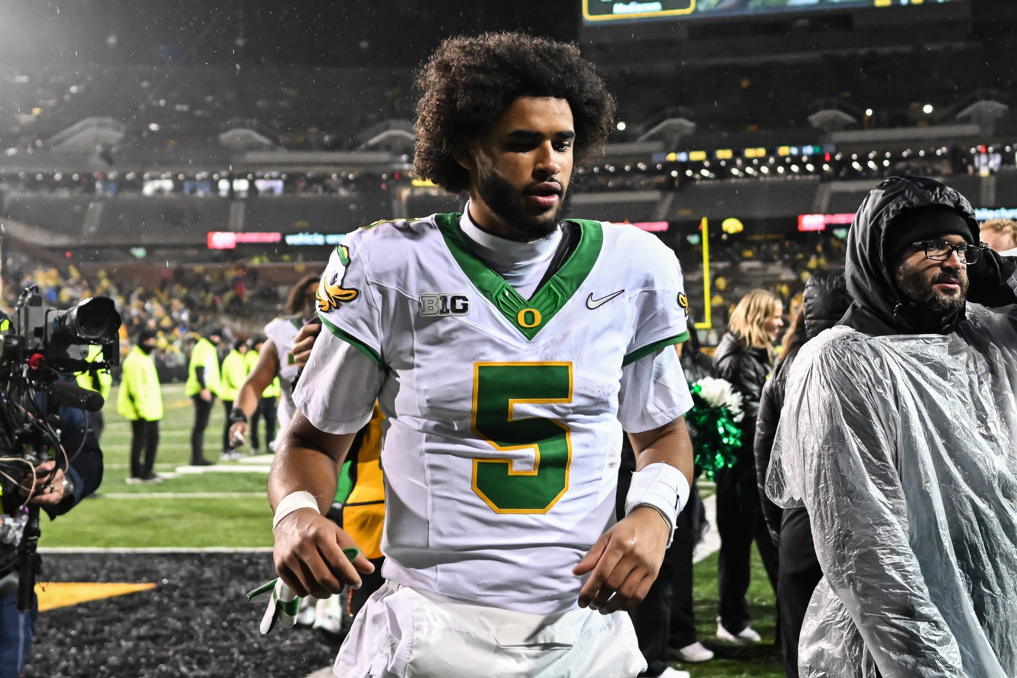 Dante Moore’s Decision To Return for 2026 Season Draws Reactions From the Fans: “With Dylan Raiola Just Transferring In, the QB Room Is About To Get Crowded”