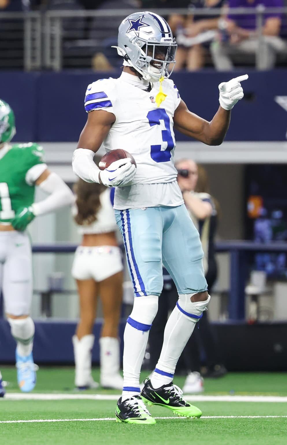 Dallas Cowboys: Jerry Jones hints at long-term plan for WR George Pickens beyond 2025 2 Dallas Cowboys, George Pickens