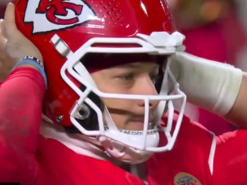 Patrick Mahomes' Shocking Reaction to Travis Kelce's Unforgivable Blunder Says Chiefs Are Done This Season 2 Patrick Mahomes' Reaction to Travis Kelce's Pass Drop Was Devastating