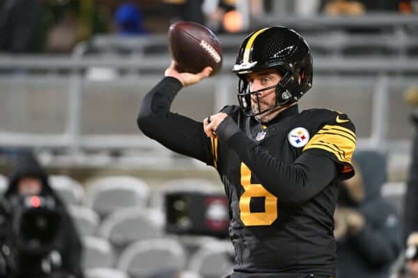 Pittsburgh Steelers: Hall of Fame QB gives honest thoughts on team sticking with Aaron Rodgers in 2026